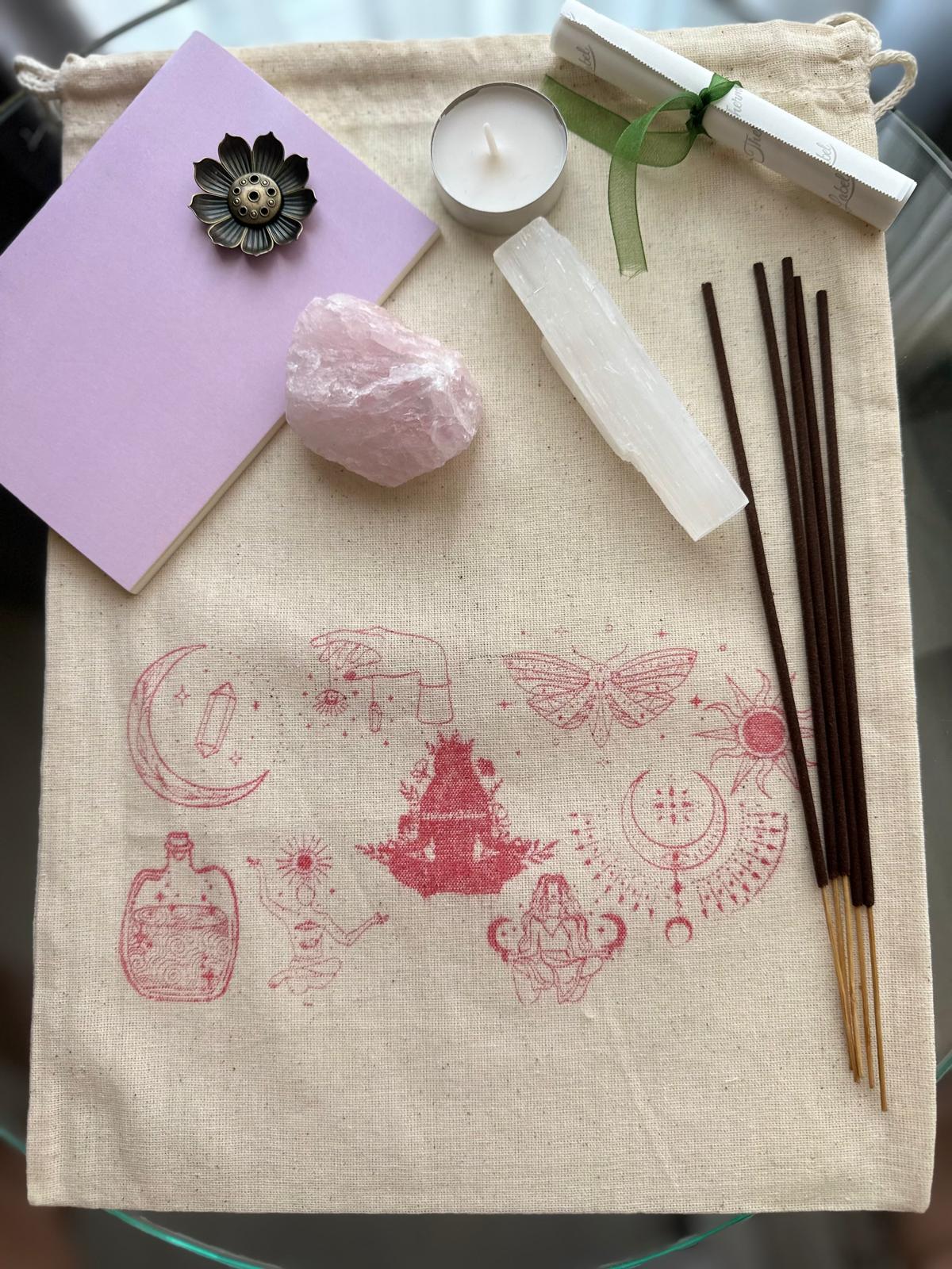 Aşk Frekansı Ritüel Seti | Pembe Kuvars & Selenit, Lotus Tütsü, Mum, Meditasyon Koleksiyon Çantası