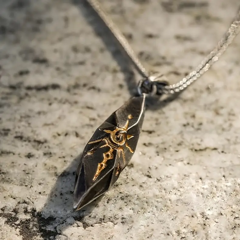 Kristal Işık Sembolü Kolye – Paslanmaz Çelik ve Altın Detaylı Spiritüel Enerji Takısı